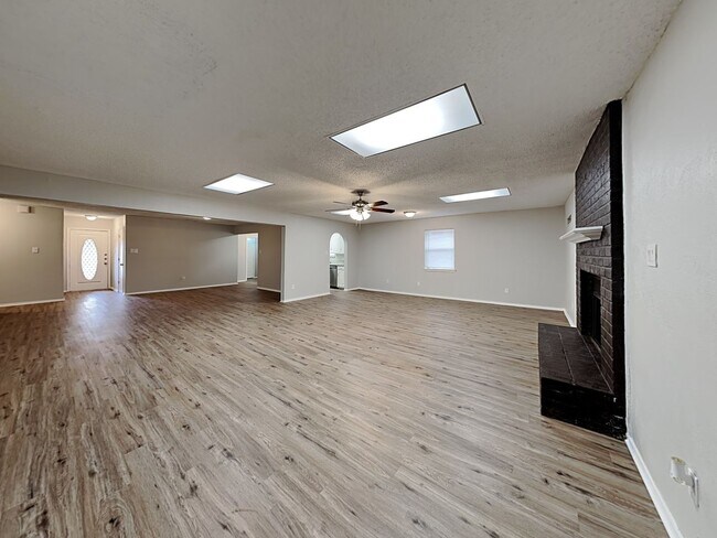 Building Photo - Coming Soon! 3 BR/2BA | Newly Renovated Single Family Home | Fenced backyard | In Mesquite