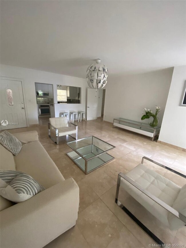 Building Photo - 32 Camden Dr