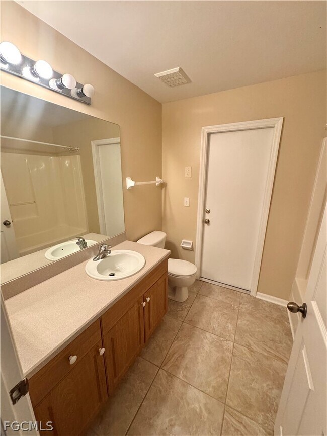 Building Photo - 4409 SW 15th Ave