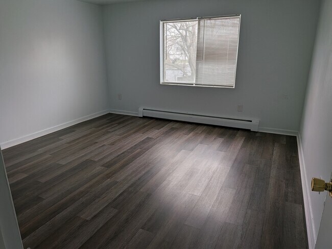 Building Photo - 83R Hobart St