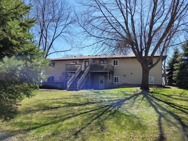 Building Photo - 1006 Emerald Ct