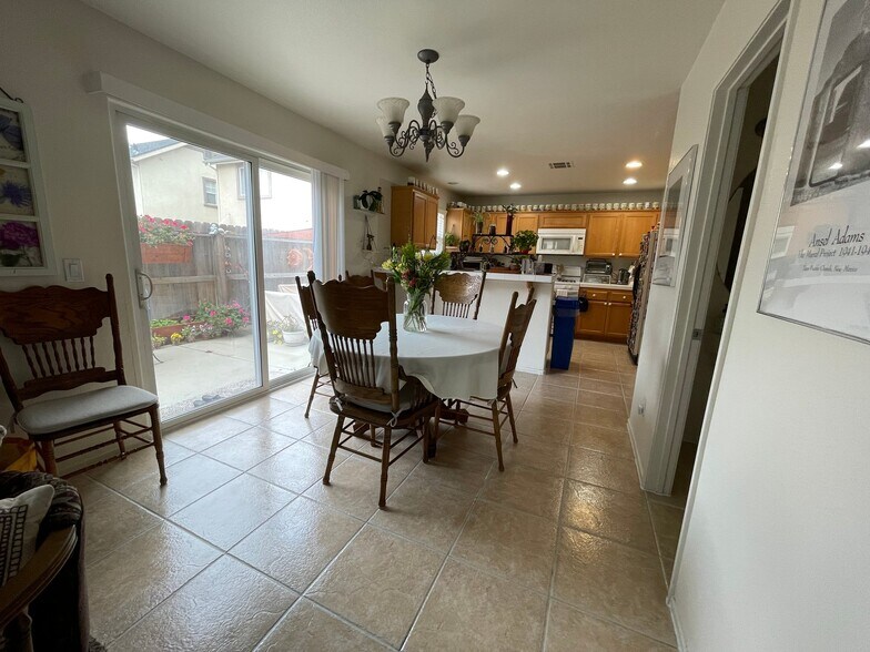 Building Photo - 265 Quail Cir