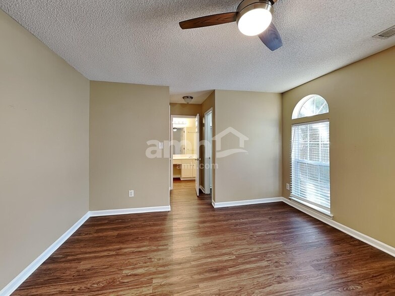 Building Photo - 2206 Coatsdale Ln