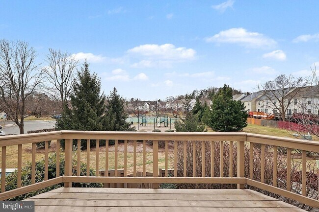 Building Photo - 2003 Paddle Boat Ln