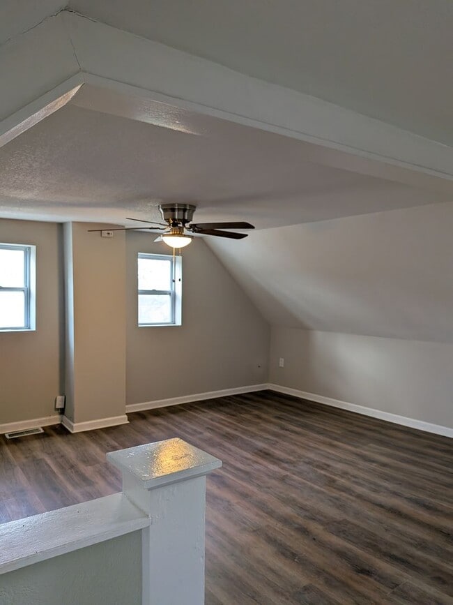 Building Photo - Cool 3 bed 2 bath House in Jeff City