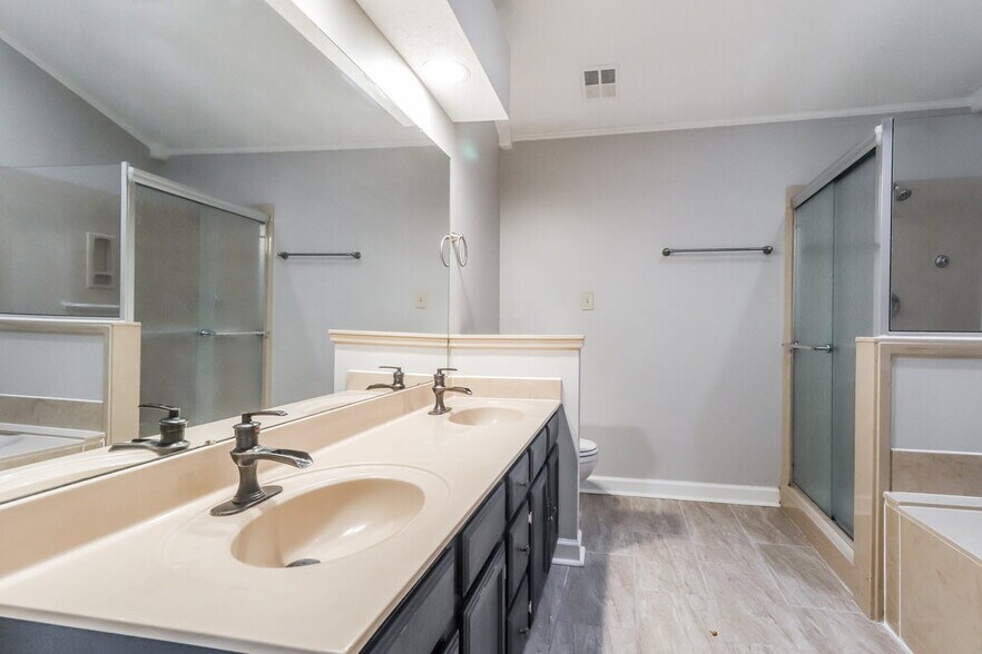 Building Photo - 6665 Millgrove Park Dr