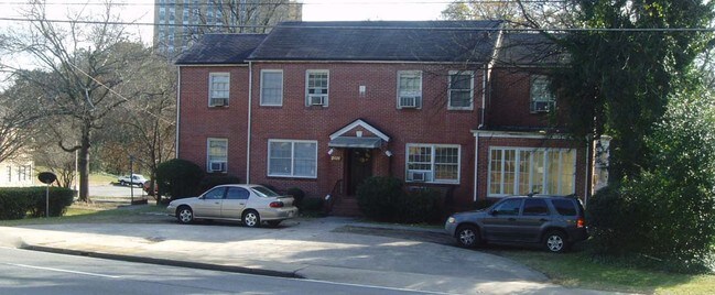 Primary Photo - 2418 Vineville Ave