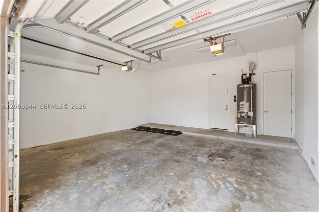 Building Photo - 3472 Emerson Dr