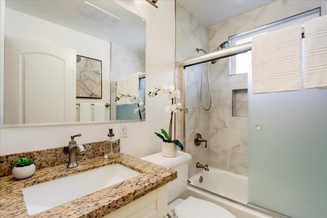 Building Photo - 4 Bedroom Home in Strawberry Park Stunner