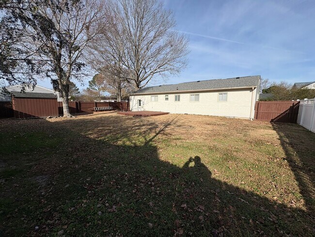 Building Photo - Beautiful updated home with new flooring and fresh paint