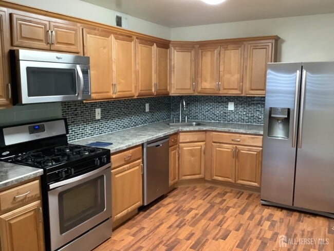 Building Photo - 404 Plymouth Rd