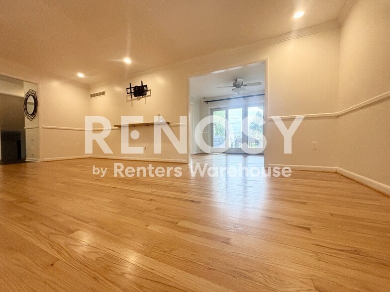 Building Photo - 10083 Century Dr