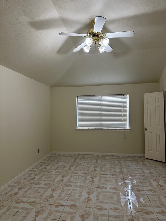 Building Photo - 3101 Meadow Bay Dr