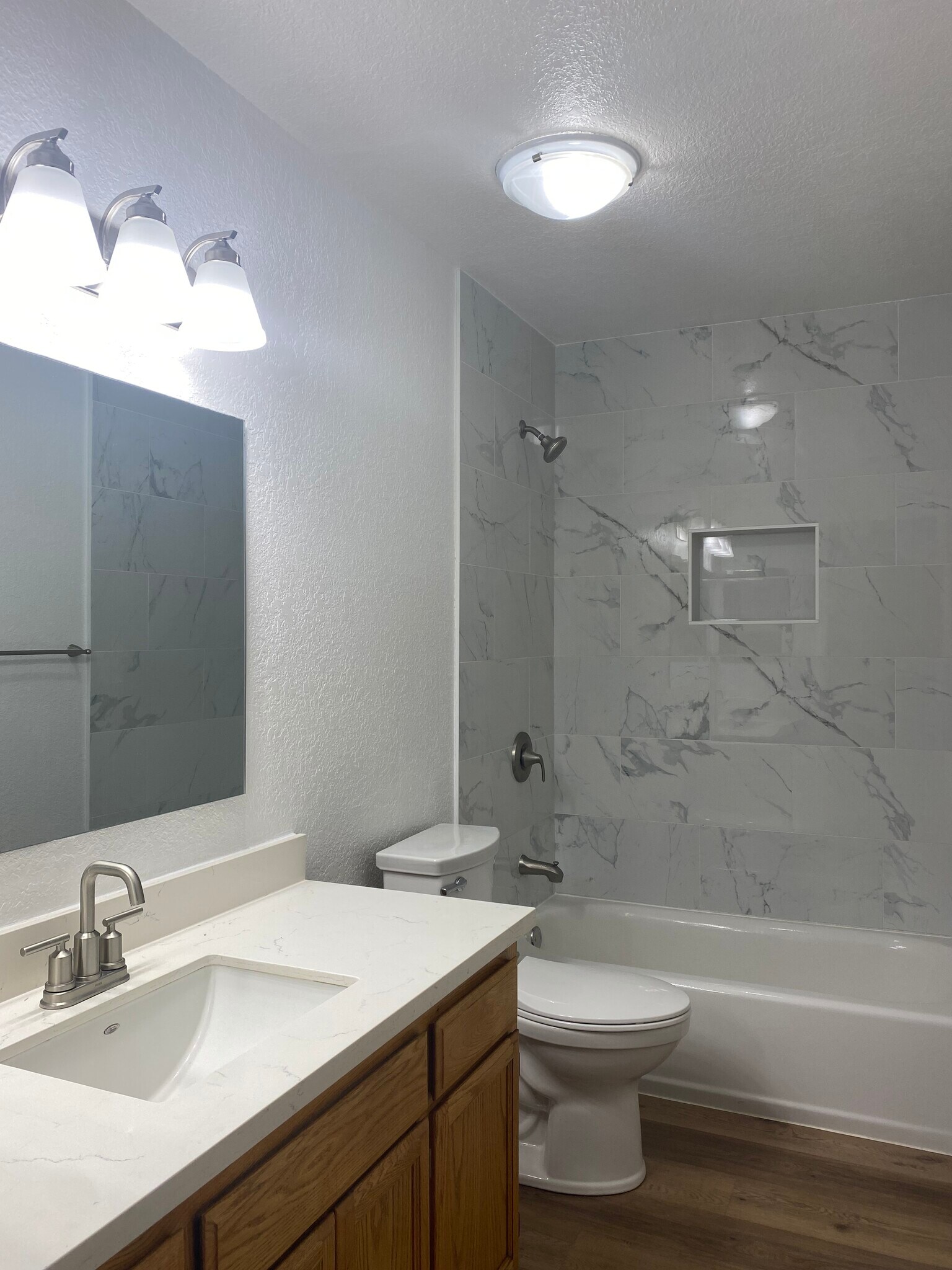 Building Photo - 1504 Woodlake Dr