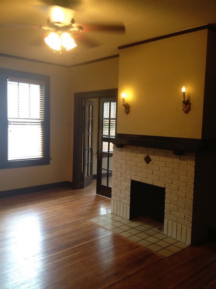 Building Photo - 616 E 7th St