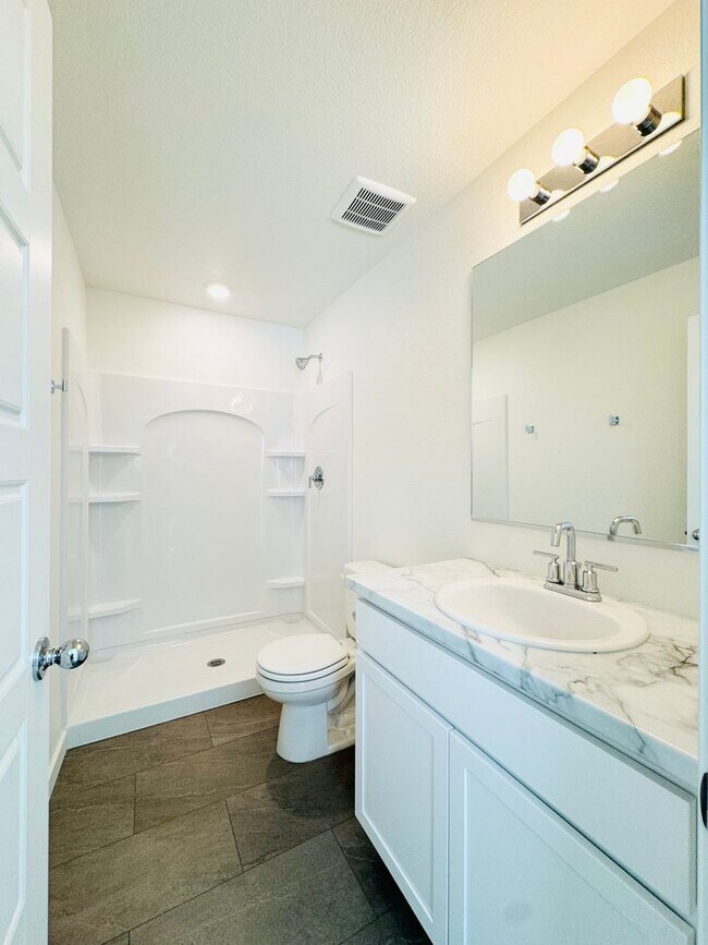 Building Photo - Gorgeous 2024 Townhouse 2 bed/ 2.5 bath  Near Johnstown YMCA