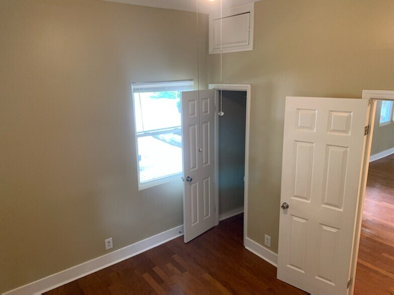 Bedroom with closet - 312 Bowen St
