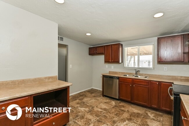 Building Photo - 6665 E 42nd St