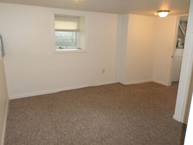 Building Photo - 715 Laramie St