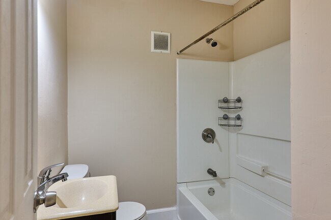 Building Photo - 198 Court St