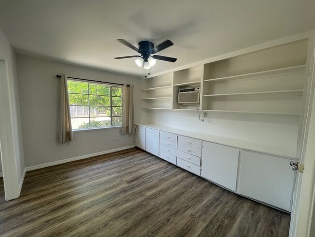 Building Photo - Charming Granada Hills Home