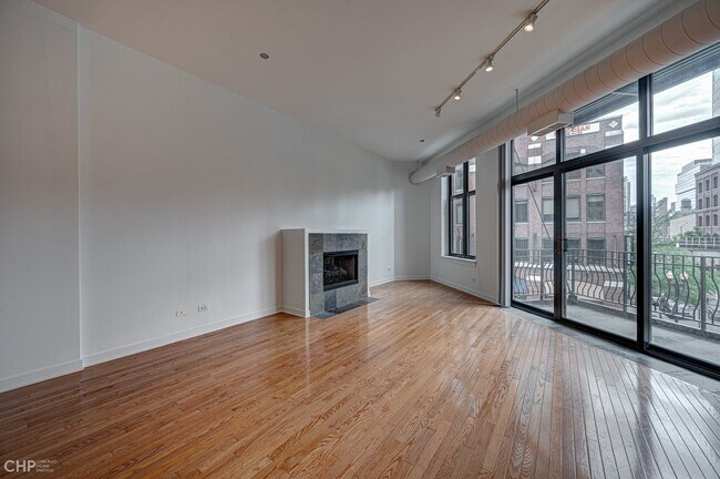 Building Photo - 333 W Hubbard St