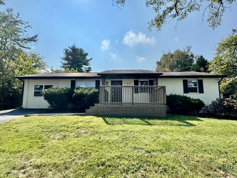 Primary Photo - 228 Brampton Rd