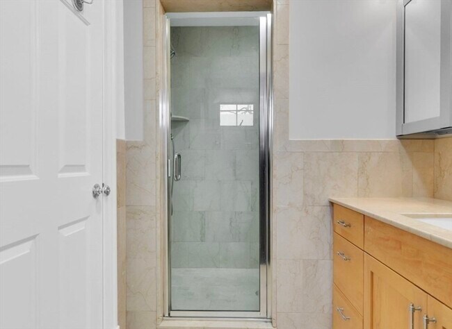 Building Photo - 117 Sutherland Rd