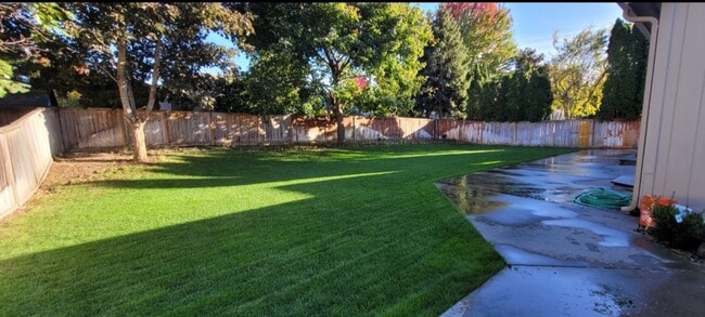 Building Photo - CDA Place Neighborhood- 4 bed with basement, cul de sac