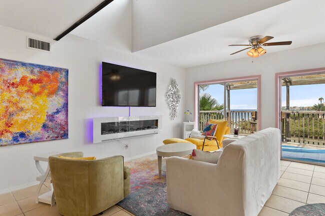 Building Photo - 208 W Saturn Ln