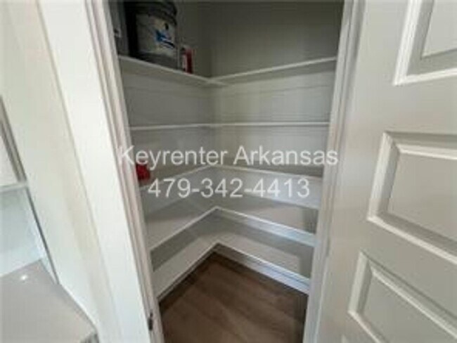 Building Photo - Amazing 3 Bedroom - 3.5 Bathroom in Fayetteville!