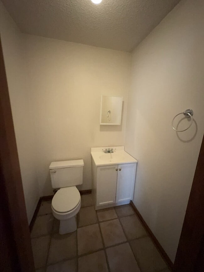 Building Photo - 176 Waters Rd