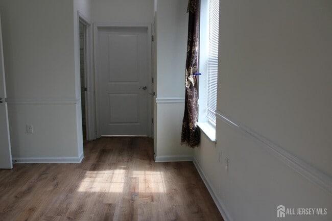 Building Photo - 611 Doral Ct