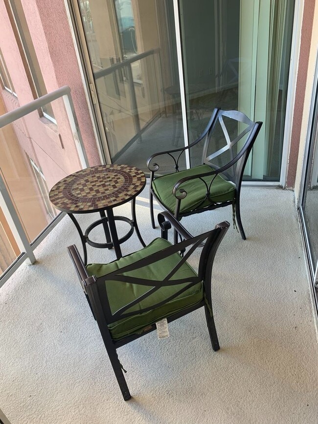 Building Photo - Beautiful 2 Bed + 2 Bath Long Beach Condo ...