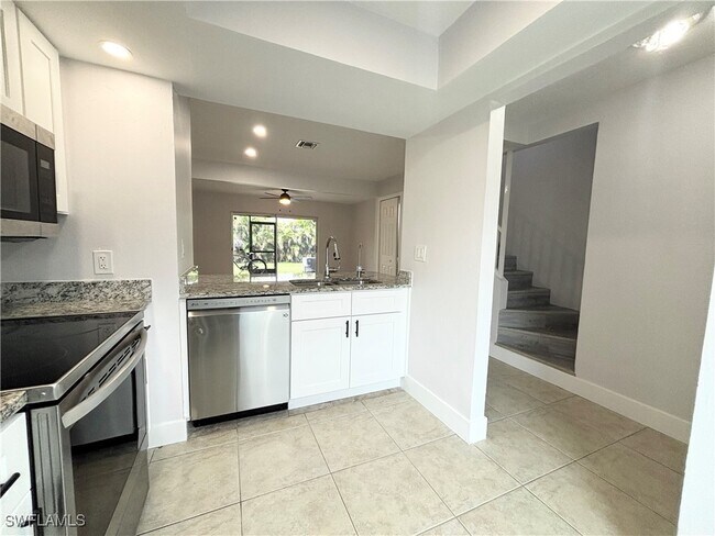 Building Photo - 4520 SW 8th Pl