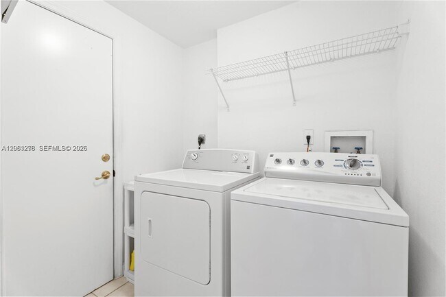 Building Photo - 5527 NW 113th Ave