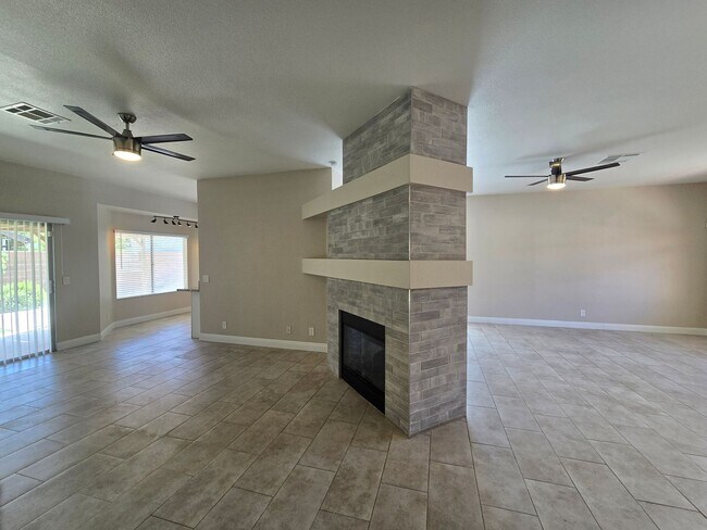 Building Photo - A Fabulous 4 Bedroom Single Story Home at the Lakes