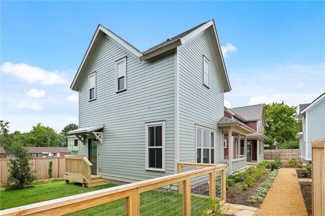 Building Photo - 267 E 11th St