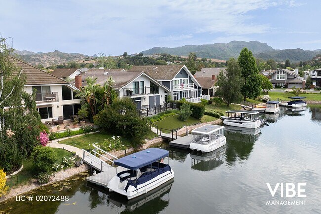 Building Photo - Gorgeous GUARD GATED Westlake Island 3+3 home w/ BOAT DOCK & BOAT!