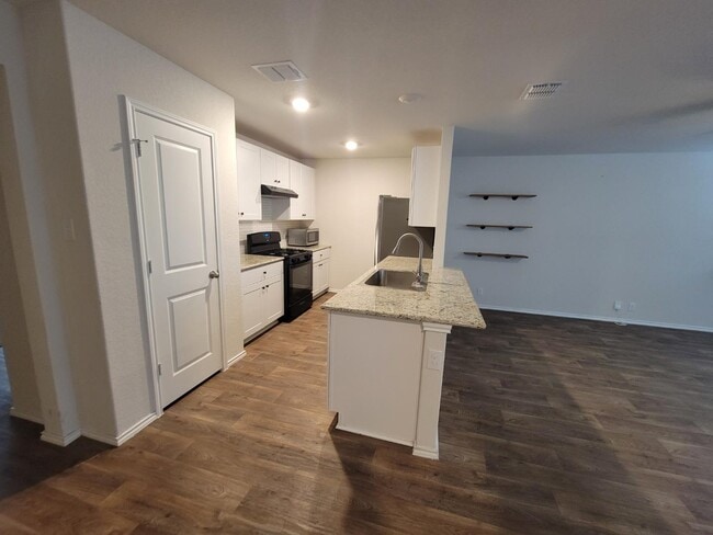 Building Photo - 15550 Crimson Topaz