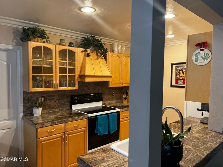 Building Photo - 2853 Instone Ct