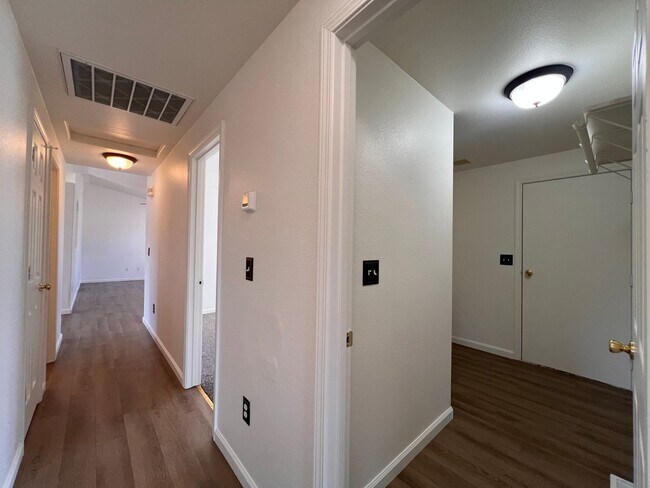 Building Photo - 3-bedroom Fernley home