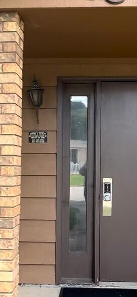 Security code lock & security cameras - 521 Kerry Dr