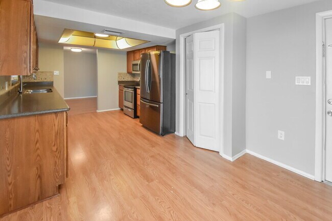 Building Photo - 5633 Mirada Dr