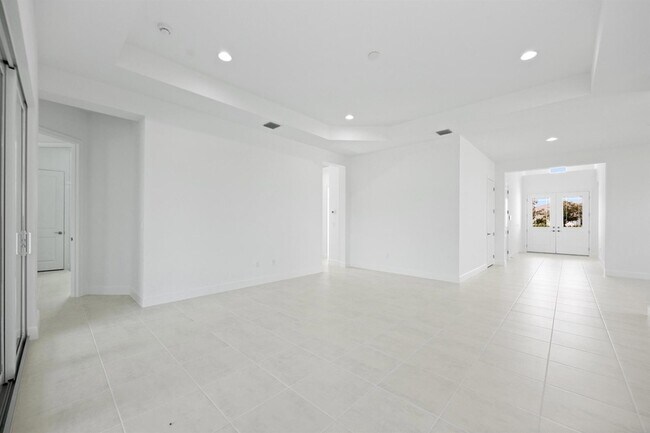 Building Photo - 15144 Wildwood Cir