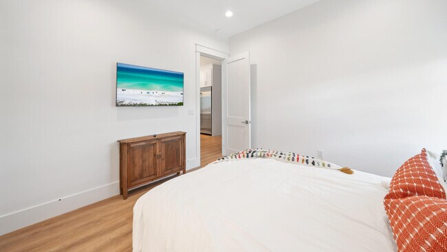 Building Photo - 28 Pelican Glide Ln