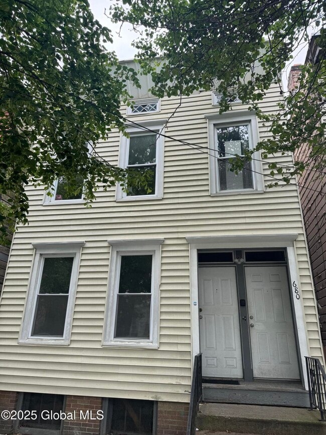 Building Photo - 680 State St