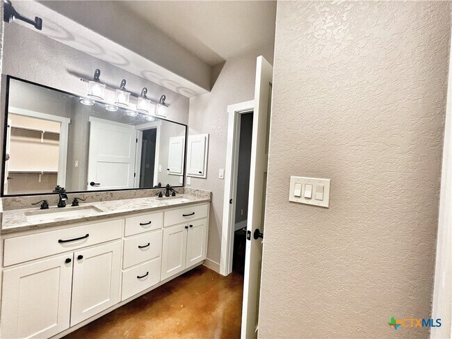Building Photo - 1704 Gruene Vineyard Crossing