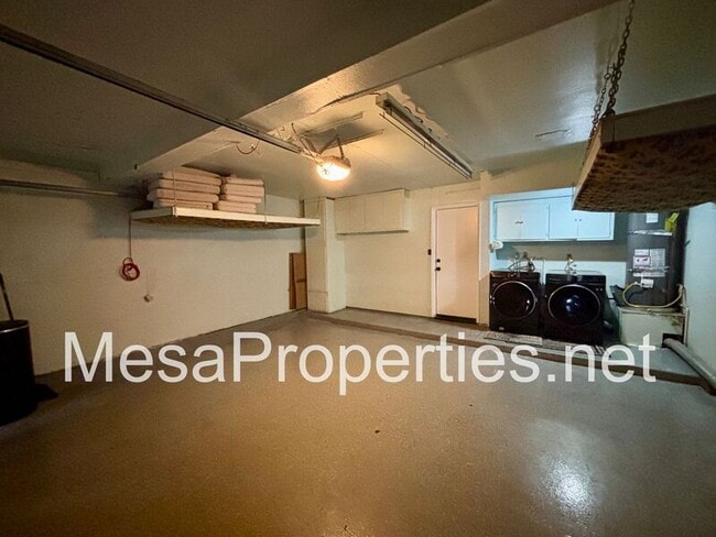 Building Photo - 118 N Glendora Ave