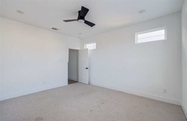 Building Photo - 2054 Johanna Crk Dr